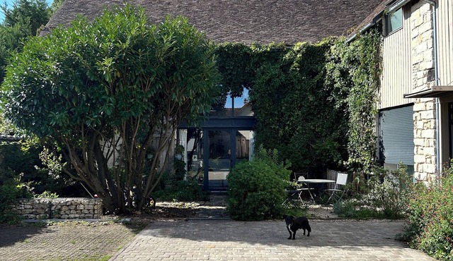 Charming barn in Moncourt-Fromonville