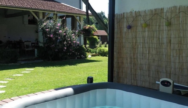 Charming, comfortable studio with jacuzzi in Bourriot-Bergonce