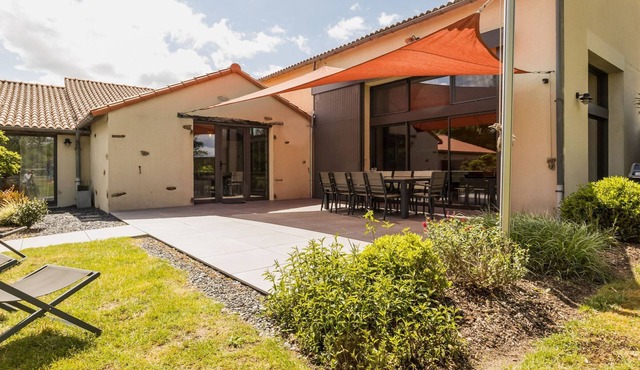 Charming Countryside Retreat with Indoor Heated Pool Near Nantes & Clisson in Château-Thébaud