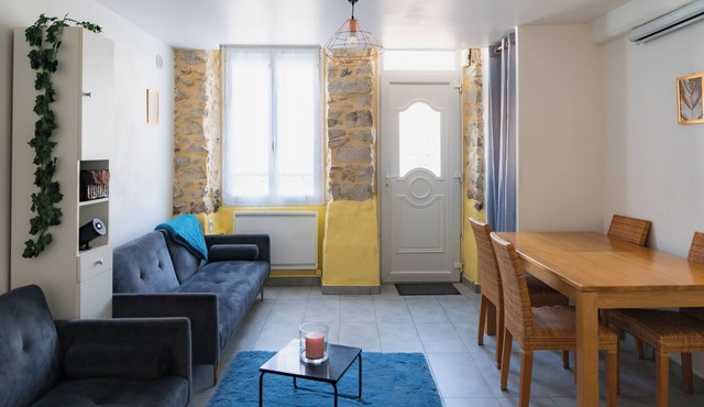 Charming old 2-bedroom house in tranquil Nemours with AC in Nemours