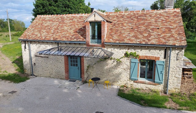 Charming Rural Retreat with High-Speed Fiber, Home Cinema & Orchard Access in Gémigny