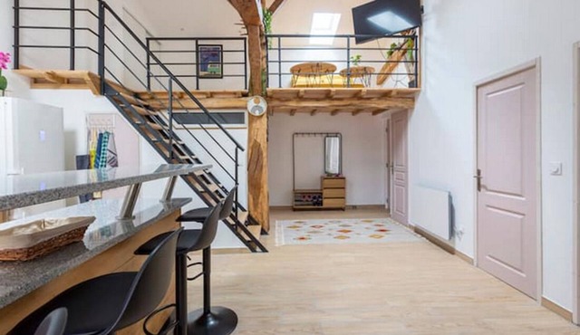 Close to town center, 11 minutes from Center Parc. Mezzanine and children's play area. in Casteljaloux