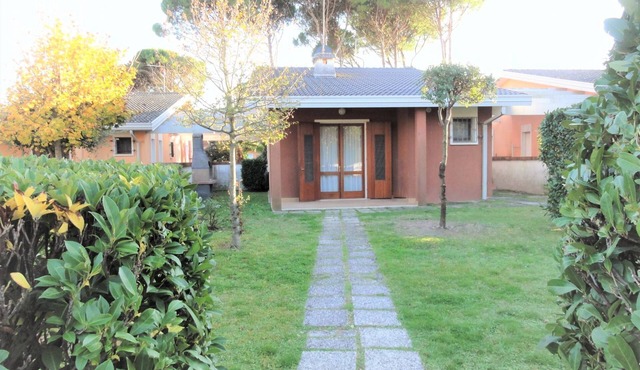 Comfy villa with fenced garden near the beach in Bibione Pineda