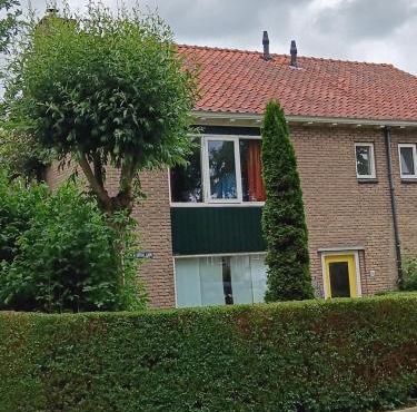 complete woning met zonnige achtertuin