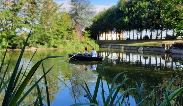 Cottage for 10 p max/Private swimming pool/Pond/Ideal location/Paris less 1 hour in La Chapelle-Rablais