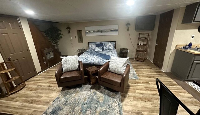Cozy Cabin for Two by the Lake for a Peaceful Escape in Opelika, Alabama in Opelika