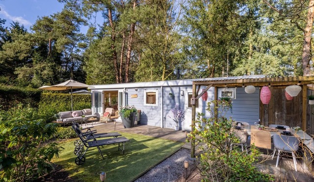 Cozy forest chalet with sunny garden & terrace