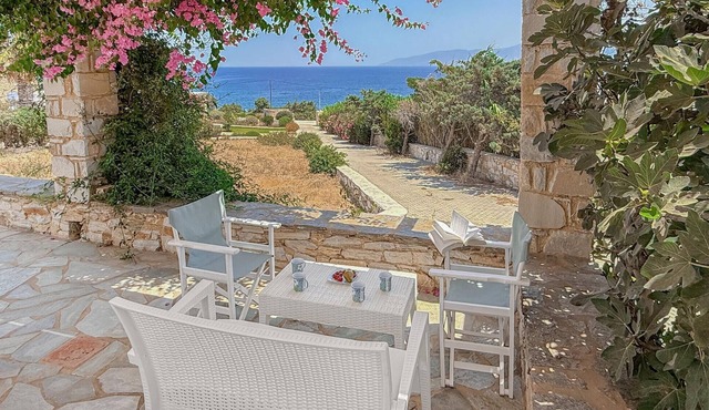 Cozy home in Ampela, Paros with WiFi in Paros