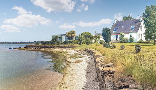 Cozy home in Pont L´Abbé with house sea view in Pont L´Abbé