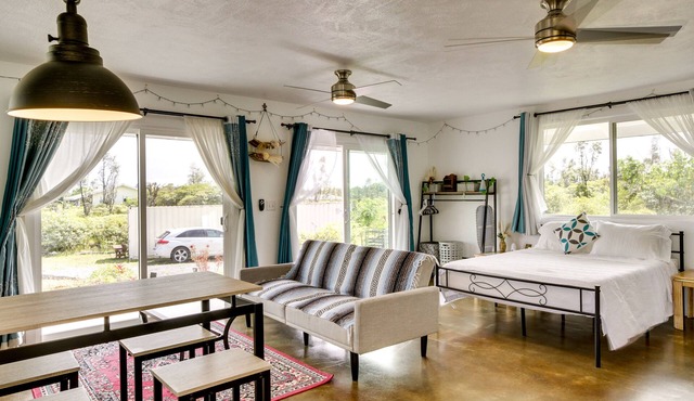 Cozy Keaau Vacation Rental - 1 Mi to Ocean!