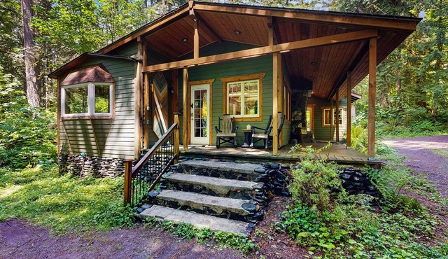 Cozy Riverfront Cottage with Charming Interior & Hot Tub - Dog-Friendly in Washougal