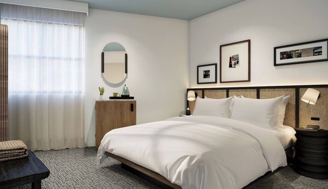 Cozy Room Steps Away from Waikiki Beach | Pool