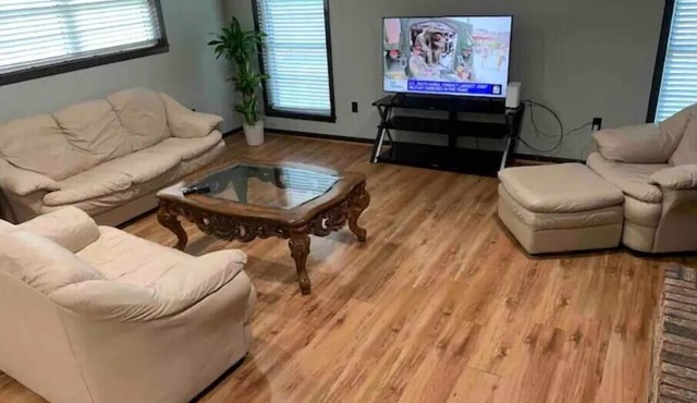 Cozy, Spacious and Clean Home, Close to I-10 in Sorrento