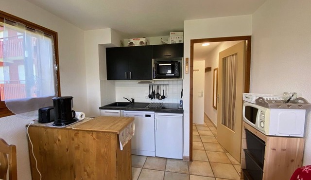 Cozy Studio for 4 Near Slopes with Parking and Ski Storage in Crest-Voland