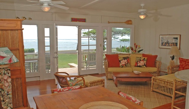 Dazzling Oceanfront Views in a Relaxing Vintage Cottage