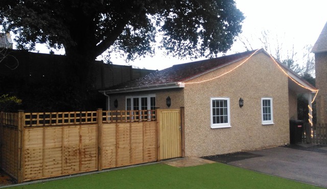 Detached luxurious 1 bed annexe, less than 5 mins walk into Milford on Sea in Milford on sea