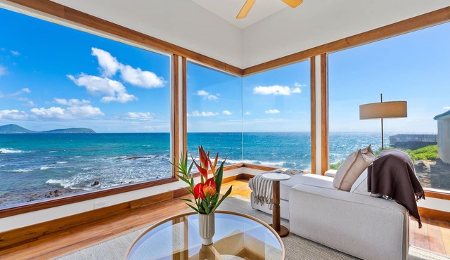 Diamond Head Sea Pool House: Oceanfront Estate w/Private Sea Pool