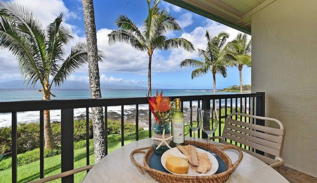 Direct OceanFront Studio w Amazing Views Pool, Steps to Beach-Napili Shores I270