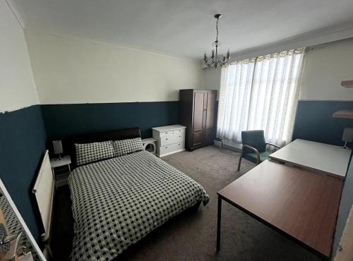 Double Room - Town & University nearby, 24h Bus, Airport-linked in Manchester
