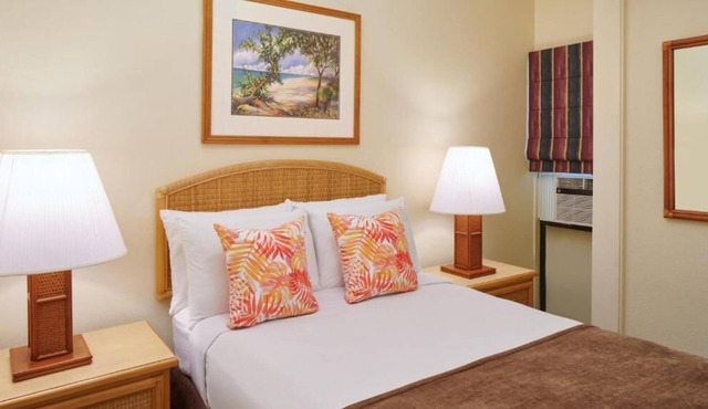 Dream Getaway! Spacious 2 Bedroom w/ Queen & Double Beds, Private Balcony