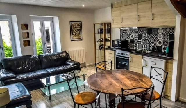 Duplex apartment in charming neighborhood close to downtown and all amenities, pets allowed in Clisson