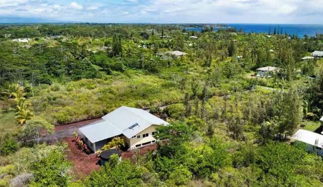 Eco Ocean Oasis, Tropical 1-Acre Retreat with Pool, Hot Tub, AC, Lanai