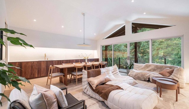 Elegant Chalet | Walk to Blackcomb Gondola | Sauna and Cold plunge