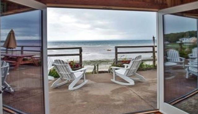 Enjoy A Secluded, Private Beach Right Outside Your Backdoor! AC in all bedrooms in Wareham