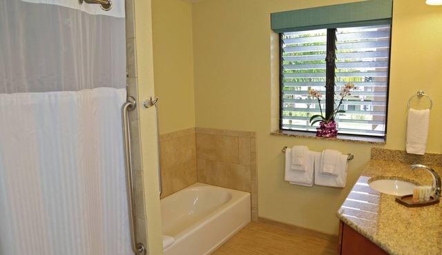 Enjoy this Tropical, Oceanside 1 mile from Queens Bath Tide Pool