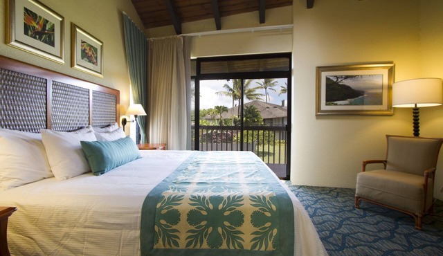 Enjoy this Tropical, Oceanside 1 mile from Queens Bath Tide Pool