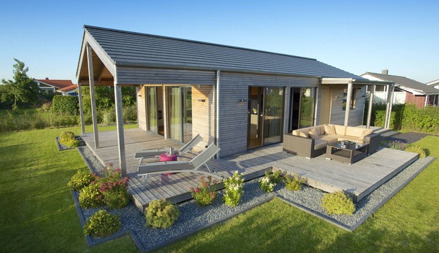Exclusive design holiday home made of healthy natural materials with top equipment in Wesselburenerkroog