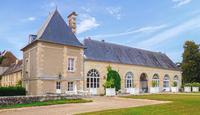 Experience an exceptional vacation in a renovated watchtower with outdoor pool. in Ocquerre