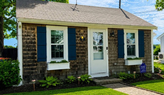 Fabulous 2-bedroom Waterfront Cottage in Hamilton Beach, the perfect getaway in Wareham