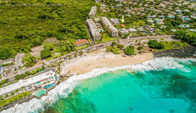 Fabulous Kona 11 bedrooms for 34 with pool and hot tub!
