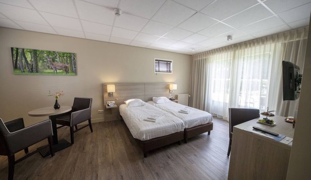 Family-Friendly Getaway Close to Wildlife Parks and Playgrounds! Onsite Dining! in Beekbergen