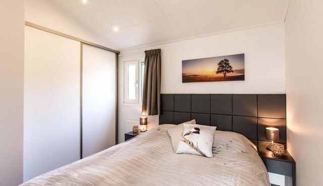 ✓ Ferox at Parc de IJsselhoeve ✓ Holiday home for 4 persons ✓ Located in Nieuwerkerk aan den IJssel (Zuid-Holland) ✓ Holiday park next to the IJssel ✓ Book directly through the park in Nieuwerkerk aan de IJssel