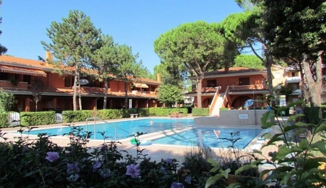 Flat in a poolside residence-Beahost in Bibione