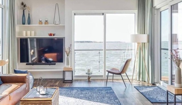 Floatinghouse Große Freiheit: lake view, fireplace & terrace for 6 guests in Ribnitz-Damgarten