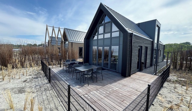 Front row - with fence - Premium BeachHouse Deck Eight