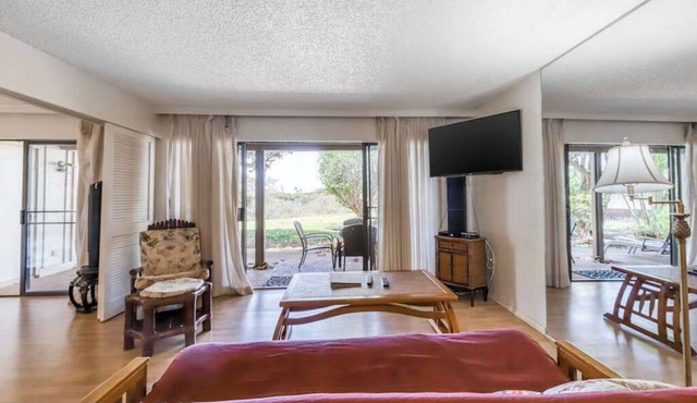 Garden-View Molokai Condo with Lanai, Pool & Walk to Beach