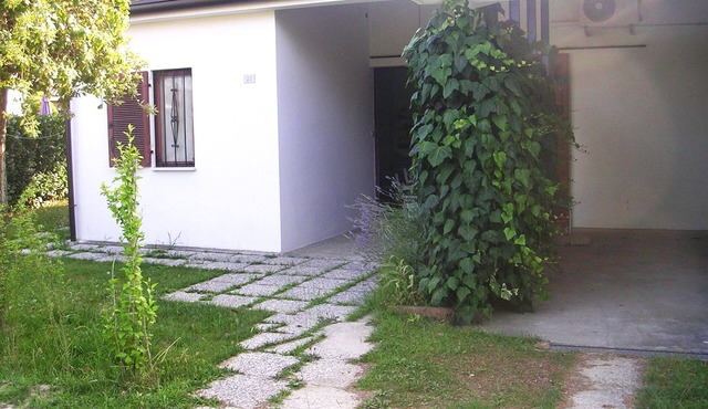 Gardened villa in quiet area near the sea in Bibione Pineda