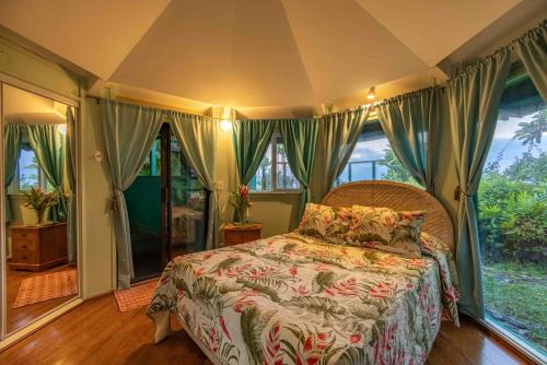 Gazebo Room Farm Stay in Haiku on Road to Hana