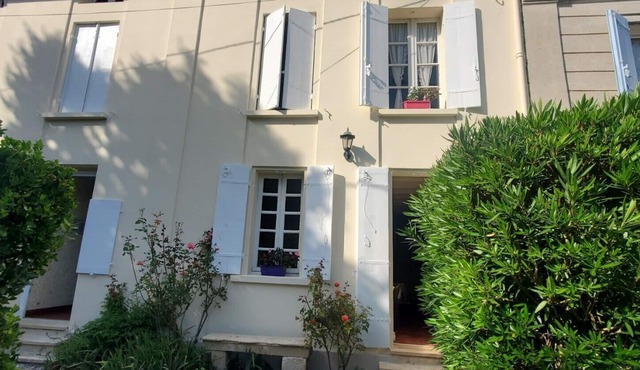 Gironde style house bordering the river in Sainte-Terre