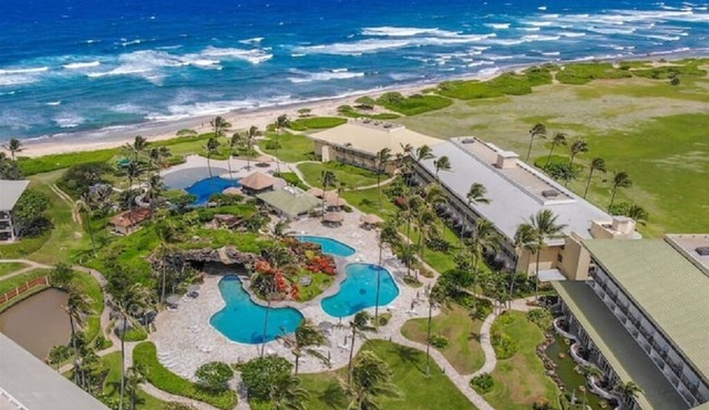 Gorgeous Beachfront Resort, 4 Beautiful Pools, Walkout room to the pools, ocean