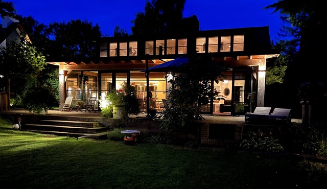 Gorgeous villa steps to romantic historic village full services and shops in Blaricum