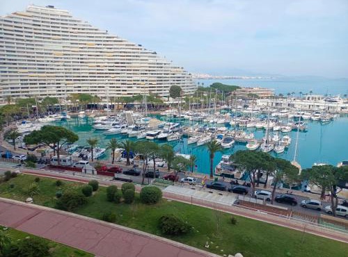 Grand studio vue mer à Marina Baie des Anges