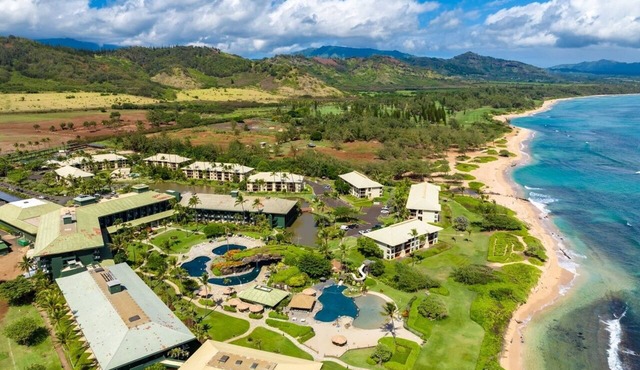 Ground Floor Pool Garden Lanai. 4 Star Beachfront Resort. King Bed. AC.