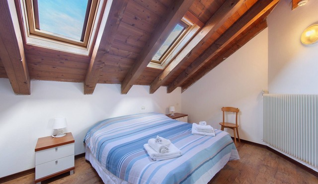 Guest House '7a Polse Di San Pieri Family Room' with Shared Terrace, Shared Garden and Wi-Fi in Zuglio