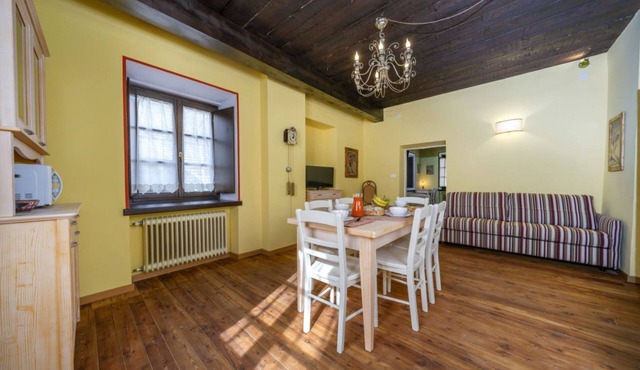 GuestHost - A cozy 65 square meters apartment, perfect for eight people, located on the first floor of a historic building built in 1864 and renovated in 2025 while maintaining its historic atmosphere (NO elevator).The property is located on Tarvisio's m in Tarvisio