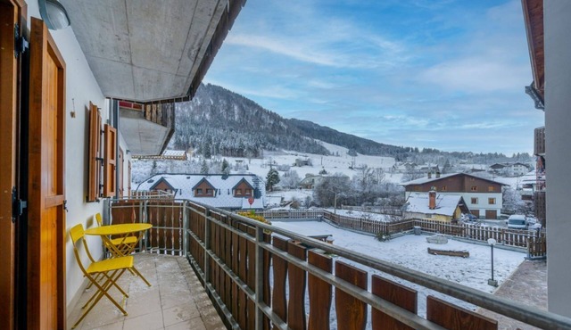 GuestHost - Charming studio in Tarvisio, ideal for 3 people, equipped with a balcony offering breathtaking views of the Alps. The accommodation is perfect for a romantic getaway or a nature adventure. Tarvisio is a paradise for winter sports enthusiasts in Tarvisio